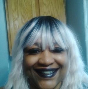 Meet your Posher, Nikia